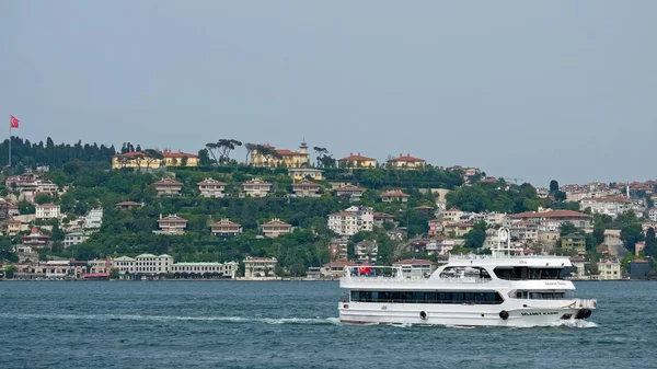Стамбул Туркей Мая Вид Лодку Здания Вдоль Босфора Стамбуле Турция — стоковое фото
