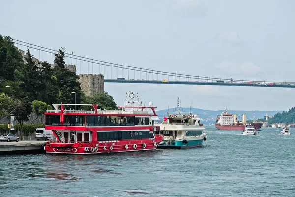 Istanbul Türkei Mai Blick Auf Boote Und Die Bosporus Brücke — Stockfoto