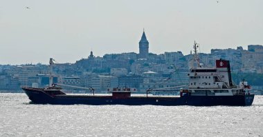 Istanbul, Türkiye - 24 Mayıs: Görünümü bir gemi aşağı Boğaziçi Istanbul Türkiye'de 24 Mayıs 2018 üzerinde seyir