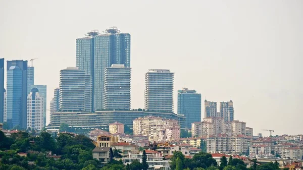 Istanbul Turkije Mei Uitzicht Gebouwen Oprijzen Van Bosporus Buurt Van — Stockfoto