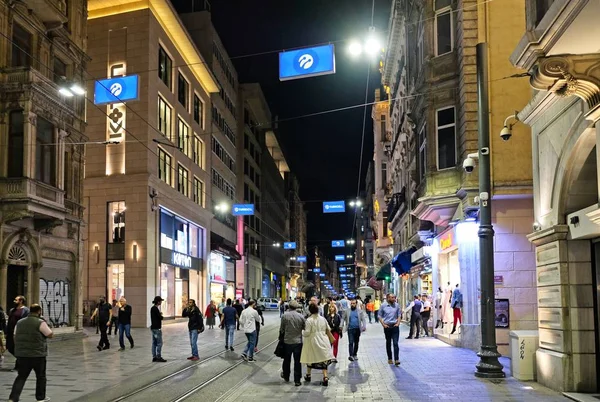 Istanbul Turquía Mayo Gente Noche Estambul Turquía Mayo 2018 Personas — Foto de Stock