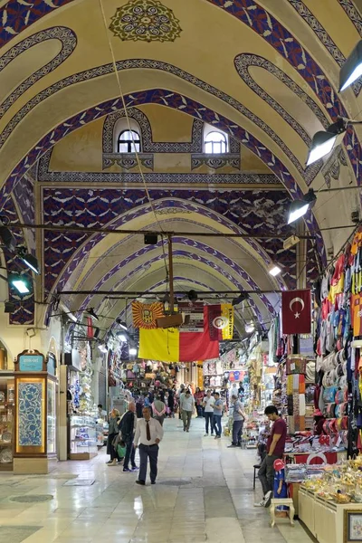 土耳其伊斯坦布尔 2018年5月25日 人们在土耳其伊斯坦布尔的大集市购物 身份不明的人 — 图库照片