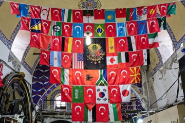 İstanbul, Türkiye-25 Mayıs: Istanbul 'daki Kapalıçarşı 'da bayraklar görünümü 25 Mayıs 2018