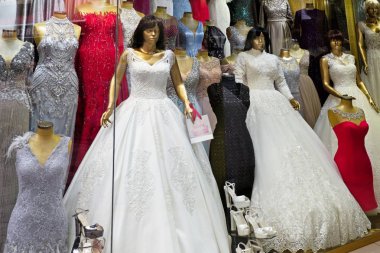 İstanbul, Türkiye-25 Mayıs: Istanbul 'da Kapalıçarşı 'da Satılık Gelinlik 25 Mayıs 2018