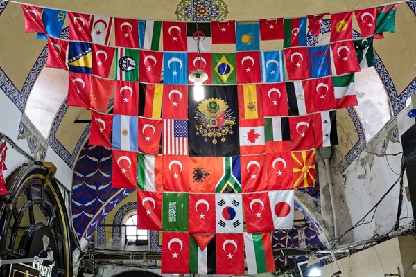 İstanbul, Türkiye-25 Mayıs: Istanbul 'daki Kapalıçarşı 'da bayraklar görünümü 25 Mayıs 2018