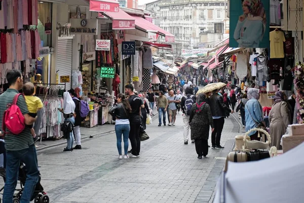 Istanbul Turchia Maggio Persone Che Fanno Shopping Vicino Grand Bazaar — Foto Stock