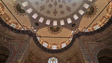 İstanbul, Türkiye-26 Mayıs: Istanbul Türkiye 'de Sultanahmet Camii 'nin Iç görünümü 26 Mayıs 2018