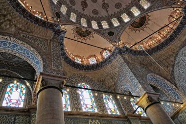 İstanbul, Türkiye-26 Mayıs: Istanbul Türkiye 'de Sultanahmet Camii 'nin Iç görünümü 26 Mayıs 2018