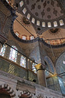 İstanbul, Türkiye-26 Mayıs: Istanbul Türkiye 'de Sultanahmet Camii 'nin Iç görünümü 26 Mayıs 2018