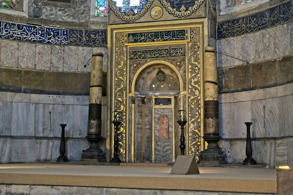 İstanbul, Türkiye-26 Mayıs: Istanbul Türkiye 'de Ayasofya Müzesi 'nin Iç görünümü 26 Mayıs 2018