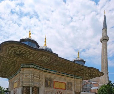 İstanbul, Türkiye-26 Mayıs: Istanbul 'da Ayasofya Müzesi 'Nin dışındaki süslü bina 26 Mayıs 2018