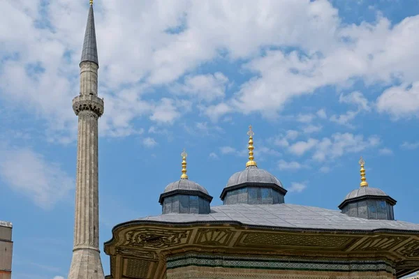 İstanbul, Türkiye-26 Mayıs: Istanbul 'da Ayasofya Müzesi 'Nin dışındaki süslü bina 26 Mayıs 2018