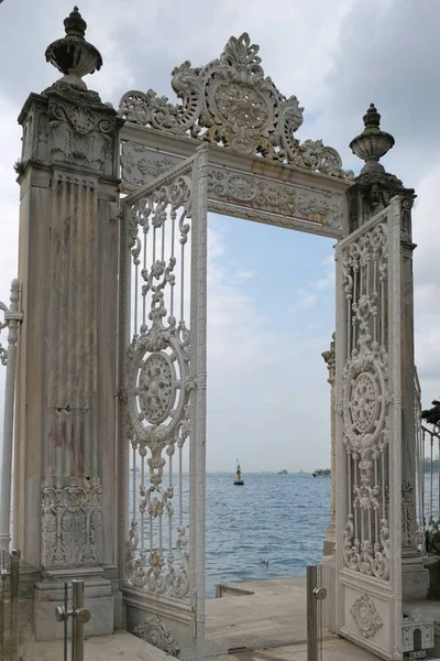 Istanbul Turkiet Maj Waterfront Gates Det Dolmabache Palatset Och Museet — Stockfoto