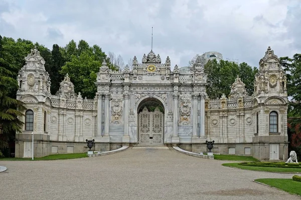 Istanbul Turkey May Exterior View Dolmabache Palace Museum Istanbul Turkey — Stock Photo, Image