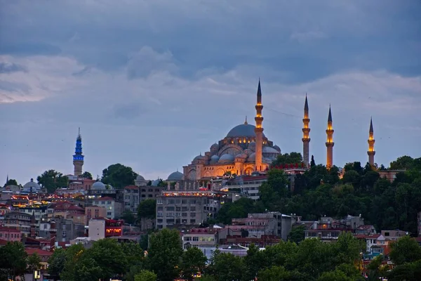 Istanbul Turquia Maio Vista Dos Edifícios Longo Bósforo Istambul Turquia — Fotografia de Stock