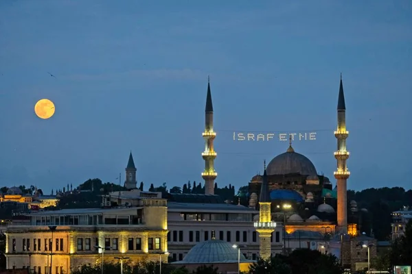 Istanbul Turquia Maio Vista Noturna Edifícios Istambul Turquia Maio 2018 — Fotografia de Stock