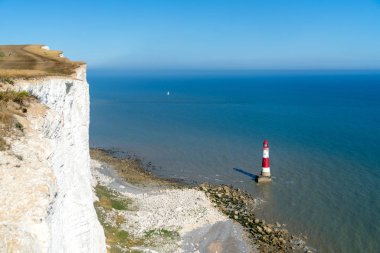 Beachey kafa, Sussex/Uk - 23 Temmuz: East Sussex'deki / daki Beachy Head fenerinde görünümünü üzerinde 23 Temmuz 2018