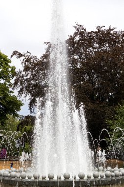 Windsor, Maidenhead ve Windsor/Uk - 22 Temmuz: Windsor, Maidenhead ve Windsor elmas Jübile Çeşme görünümü üzerinde 22 Temmuz 2018. Bir Tanımlanamayan kişi