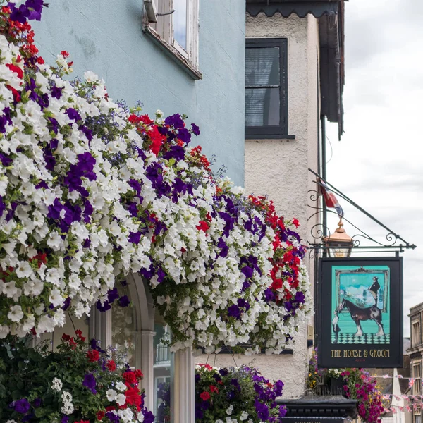 Windsor Maidenhead Windsor Juli 2018 Hängekörbe Voller Blumen Windsor Maidenhead — Stockfoto