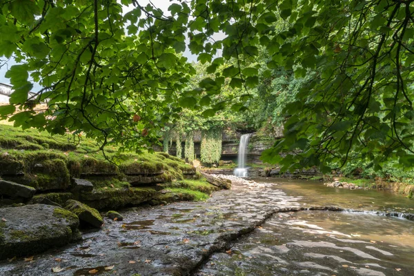 View Askrigg Waterfall Yorkshire Dales National Park — Stock Photo, Image