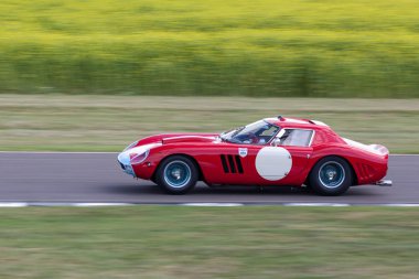 Goodwood, West Sussex'deki / / Uk - Eylül 14: 14 Eylül 2012 tarihinde yarış Goodwood at Goodwood Vintage. Bir Tanımlanamayan kişi
