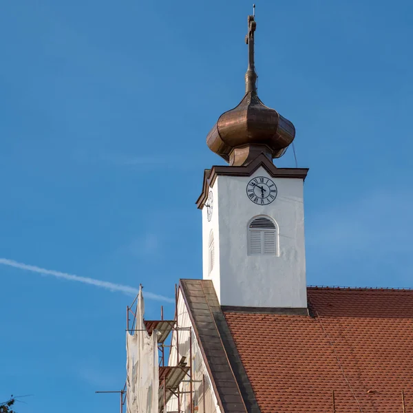 Bistrita Transilvânia Roménia Setembro Noite Sol Uma Torre Igreja Bistrita — Fotografia de Stock