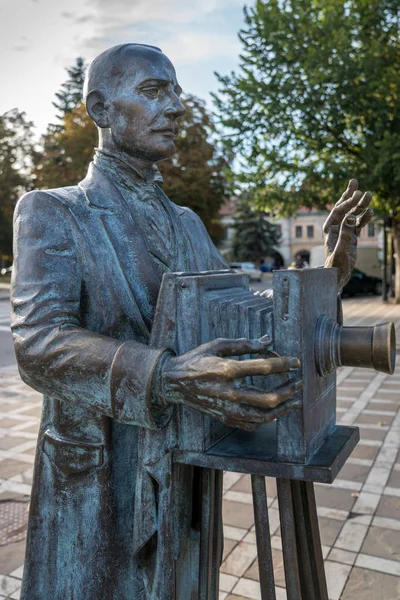 Bistrita Transylvania Romania September Bronze Statue Photographer Alexandru Rosu Bistrita — Stock Photo, Image