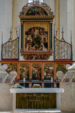 Sighisoara, Transilvanya/Romanya - 17 Eylül: Kilisenin sunak görünümünü üzerinde 17 Eylül 2018 Sighisoara Transilvanya Romanya'da tepede