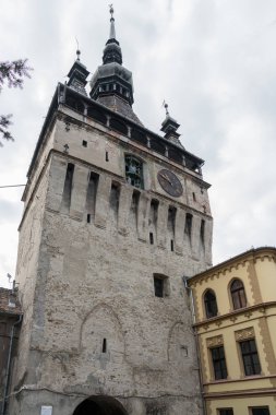 Sighisoara, Transilvanya/Romanya - 17 Eylül: Saat Kulesi için ağ geçidi Sighisoara Transilvanya Romanya tarihinde 17 Eylül 2018