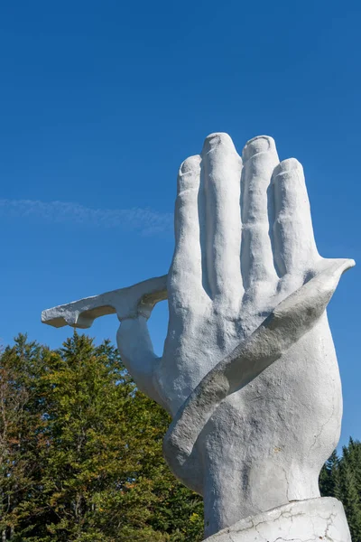 Sucevita Moldovia Romania Septiembre Estatua Mano Blanca Cerca Sucevita Moldovia —  Fotos de Stock