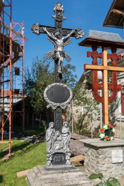 Campulung Moldovenesc Transylvanie Roumanie Septembre Croix Devant Une Église Grecque — Photo