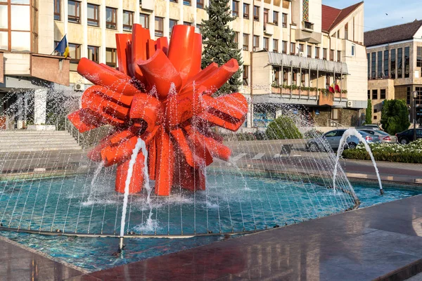 Bistrita Transsylvanien Rumänien September Kväll Solskenet Den Artesian Fountain Bistrita — Stockfoto