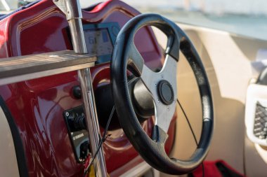 Tulcea, Tuna Delta/Romanya - 22 Eylül: Bir yüksek turist sürat Tulcea Tuna Deltası Romanya'da kokpit görünümünü üzerinde 22 Eylül 2018