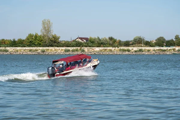 Tulcea Danube Delta Romania Septiembre Barco Turístico Alta Velocidad Que —  Fotos de Stock