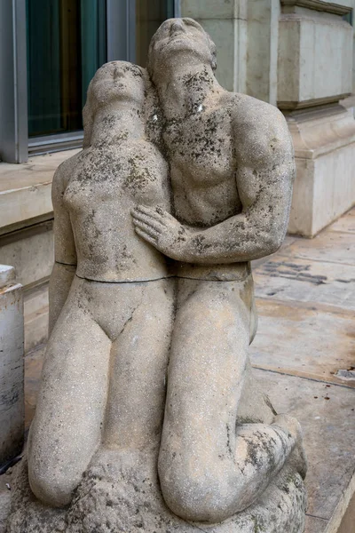 Bukarest Rumänien September 2018 Statue Von Zwei Liebenden Vor Dem — Stockfoto
