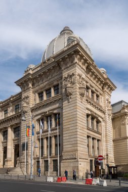 Bükreş/Romanya - 21 Eylül: Bükreş Romanya tarihinde 21 Eylül 2018 Cec bankanın Genel Müdürlük. Kimliği belirsiz kişi