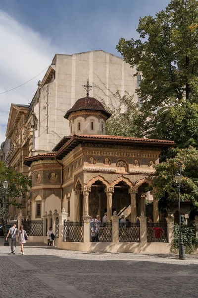 布加勒斯特 罗马尼亚 9月21日 2018年9月21日在布加勒斯特罗马尼亚犹太会堂的外部景观 不明身份的人 — 图库照片