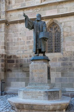 Braşov, Transilvanya/Romanya - 20 Eylül: Honterus üzerinde 20 Eylül 2018 Brasov Transilvanya Romanya'da heykeli