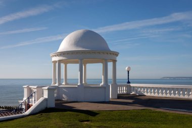 Bexhill-On-Sea, East Sussex/Uk - 17 Ekim: Bexhill-On-Sea 17 Ekim 2008 tarihinde De La Warr Pavyonu gerekçesiyle Colonnade