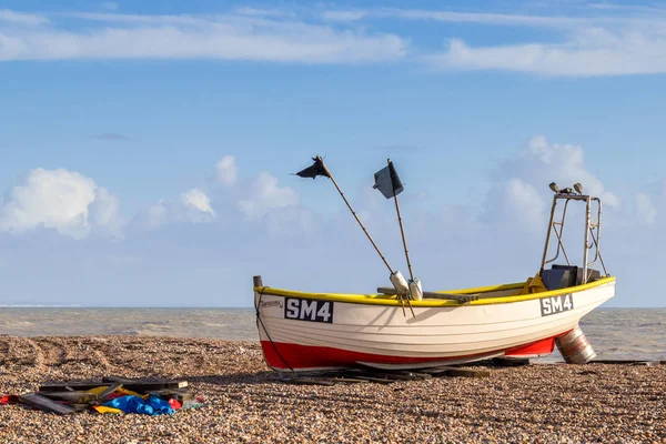 Worthing West Sussex Deki Kasım Bir Balıkçı Teknesi Sahilde Worthing — Stok fotoğraf