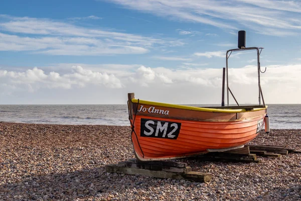 Worthing West Sussex Deki Kasım Bir Balıkçı Teknesi Sahilde Worthing — Stok fotoğraf