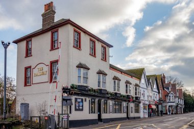 Crawley, West Sussex'deki / / Uk - 21 Kasım: Railway Hotel üzerinde 21 Kasım 2018 Crawley West Sussex'deki / daki... Dört kimliği belirsiz kişi