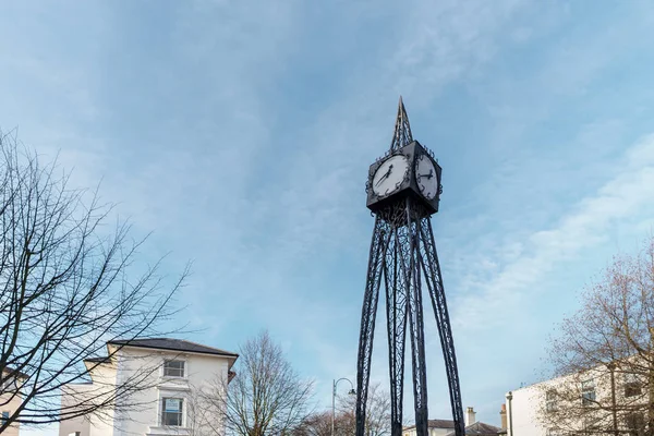 Tunbridge Wells Kent Stycznia Widok Modernistic Zegara Millennium Centrum Handlowego — Zdjęcie stockowe