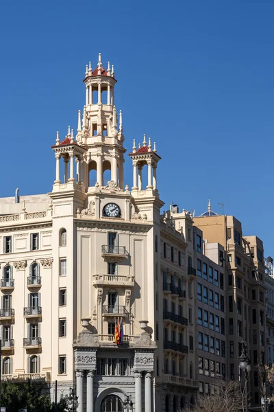 VALENCIA, ESPAÑA - 27 DE FEBRERO: Edificio histórico en la ciudad — Foto de Stock