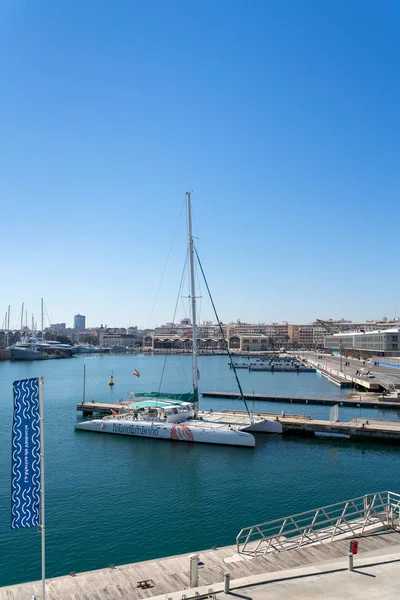 Valencia, Španělsko - 27. února: Pohled z přístavu ve Valencii S — Stock fotografie