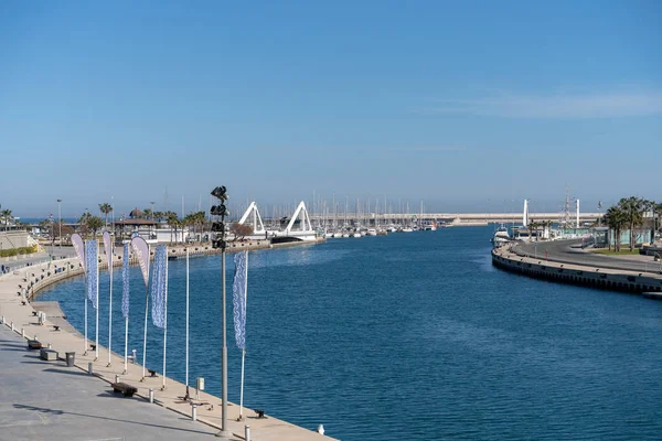Valencia, Španělsko - 27. února: Pohled z přístavu ve Valencii S — Stock fotografie