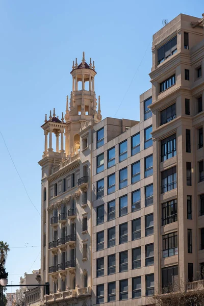 VALENCIA, ESPANHA - FEVEREIRO 27: Edifício histórico na cidade — Fotografia de Stock