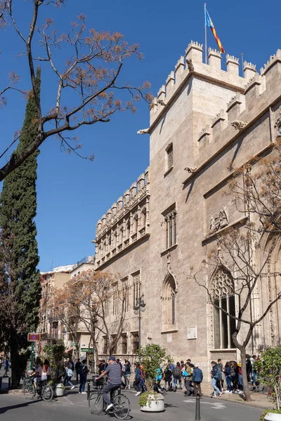 VALENCIA, ESPAGNE - 27 FÉVRIER : Bâtiment du marché de la soie dans l'ancien — Photo