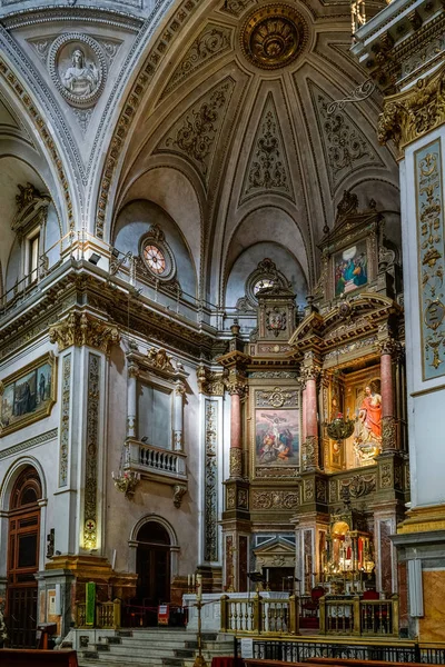 Valencia, spanien - 27. februar: innenansicht der sac-kirche — Stockfoto