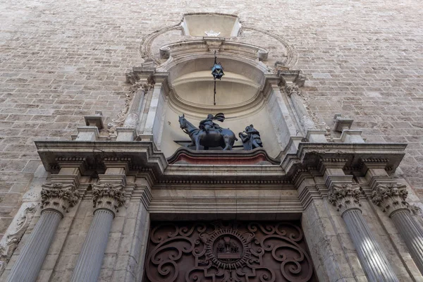 Valencia, spanien - 27. februar: die kirche von san martin obispo — Stockfoto